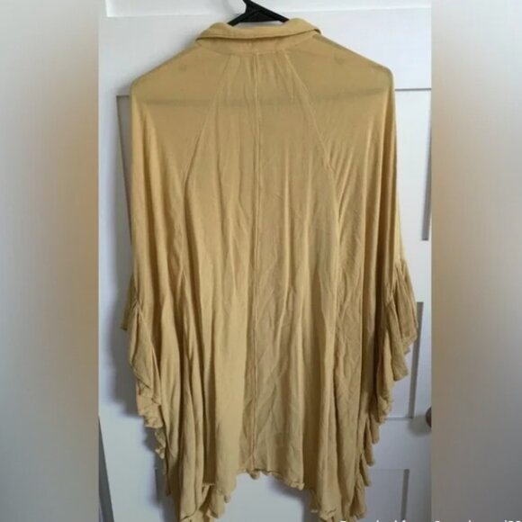 COPY - Beautiful Flowy With Flutter Sleeve (P to P 33) Fits Most as a cover up - Picture 2 of 5